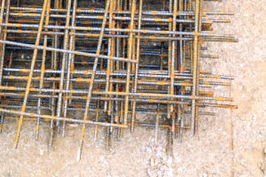 Strutture in calcestruzzo: corrosione del metallo incorporato e rinforzo