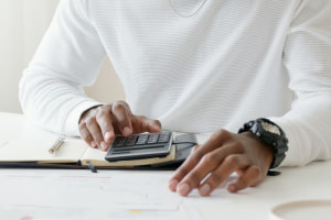 Matemáticas para estudios empresariales: funciones polinomiales y derivación