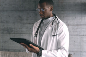 ISO 14971:2019 - Aplicación de gestión de riesgos en dispositivos médicos