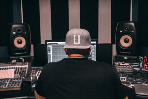 Una guida per principianti alla creazione di una traccia EDM mainstream