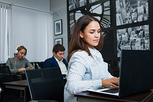 Creación de un curso en línea exitoso: de la idea al marketing