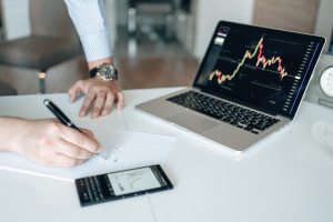 How to Become a Crypto and NFT Expert