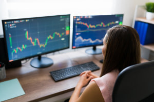 Criterios de inversión en acciones para una gran empresa