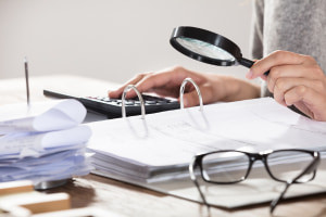 Convertirse en investigador financiero