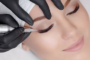 Trucco permanente per labbra, occhi e sopracciglia