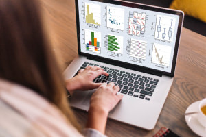 Introduzione a Stata 2023: grafica e visualizzazione dei dati