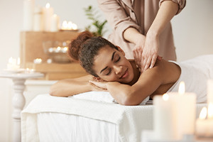 Terapia di massaggio della parte superiore del corpo