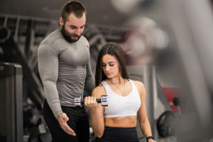 Trabajando como instructor de gimnasio