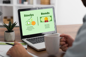 Comprendere gli investimenti azionari e obbligazionari
