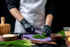 Fondamenti di un servizio sicuro per gli addetti alla manipolazione degli alimenti