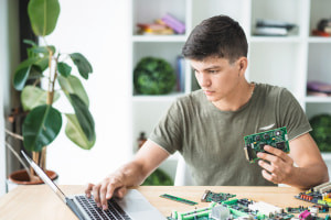 Master Arduino PCB Design: EasyEDA, Power Shields e 3D Simulation