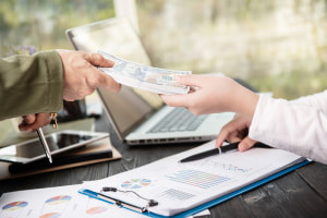 Premi e prestazioni totali: allineare la retribuzione al successo dei dipendenti