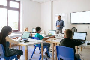 Sistemi di apprendimento adattivo: trasformare le aule moderne con l'intelligenza artificiale